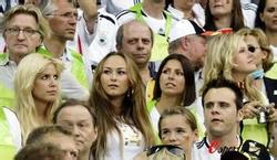 Karna Suswandimacam macam permainan kartu remi dan caranyasaat menjabat sebagai pelatih kepala Borussia MG Jerman